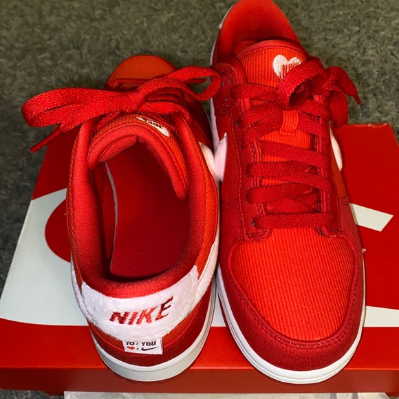 NWT Nike Valentine’s Day low dunks - Picture 3 of 6